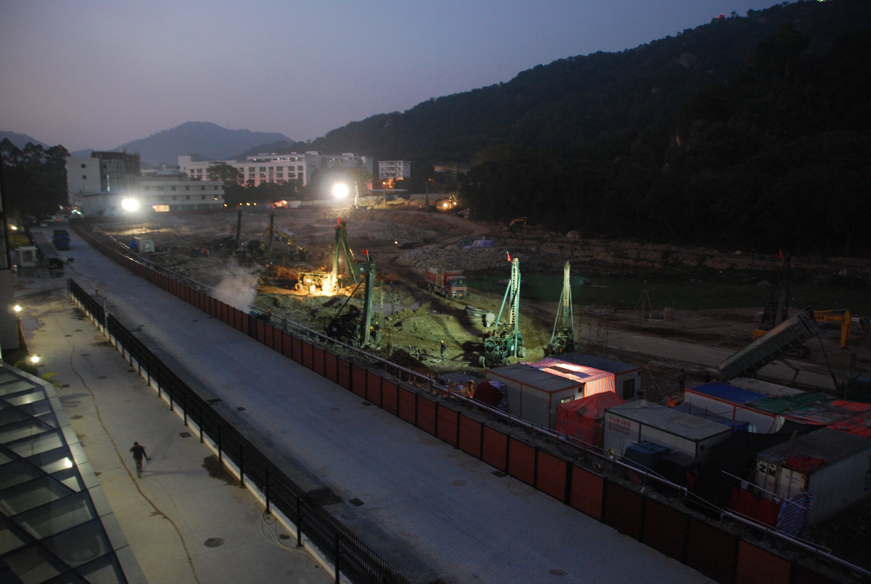 The first section of the Guangdong-Technion site, immediately south of East Gate, between the Sangpu hills and the new sports arena. Future plans for Technion’s expansion include a larger site across Daxue Lu. Photo: John Noonan