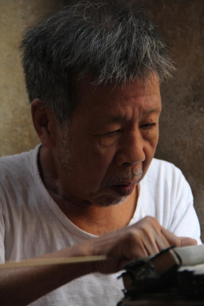 Gao Banxiong working on knitting needles. Photo: Winner